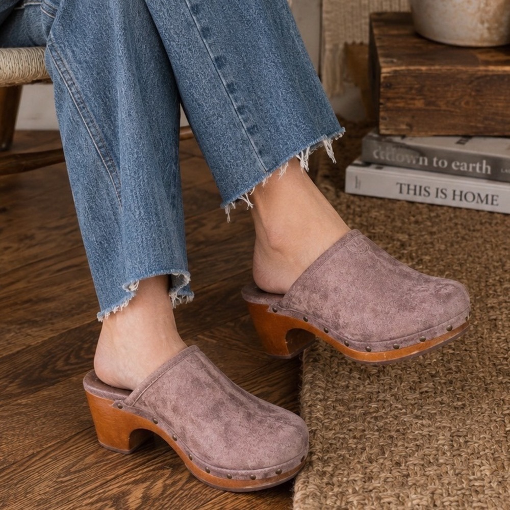 UGG‎ Australia Lynnea Clog Mules Taupe Suede Wooden Heel Size 8.5 Boho